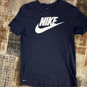 Nike Men's Navy Blue T-Shirt